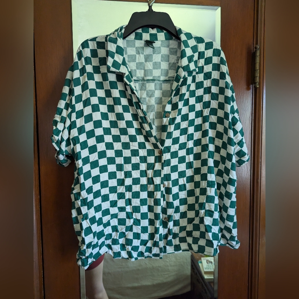 ✨checkered button down✨
